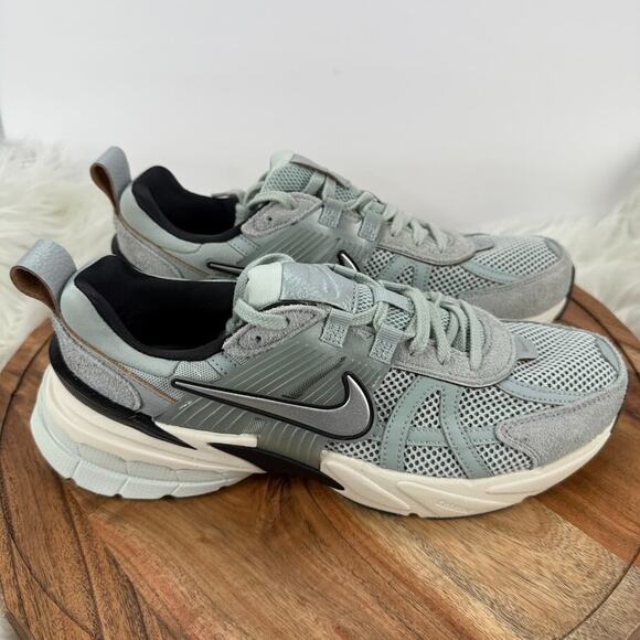 Nike V2K Run PRM Women's Size 10 Light Pumice Light Orewood FN6703-003‎ - Picture 1 of 8